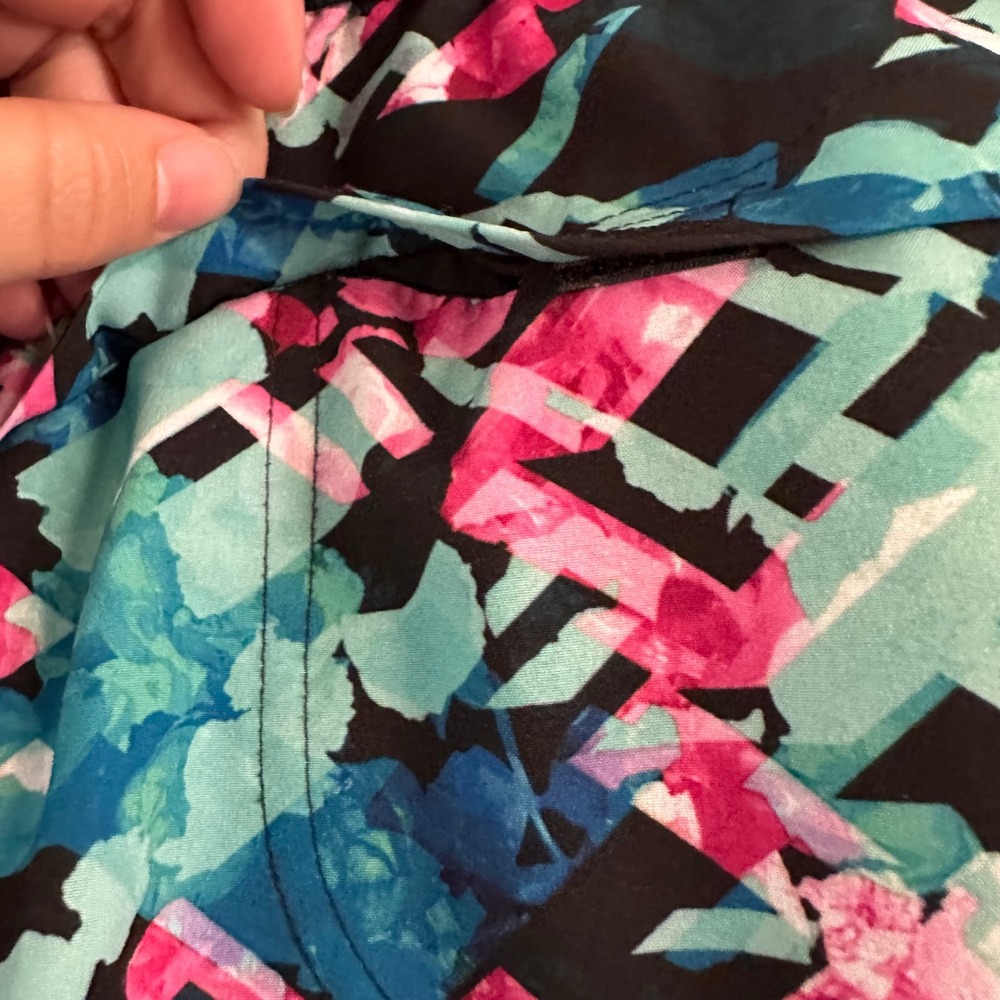 Fabletics Eloise Side Zip Pocket Unlined Athletic Shorts | Geometric Floral - Picture 7 of 12